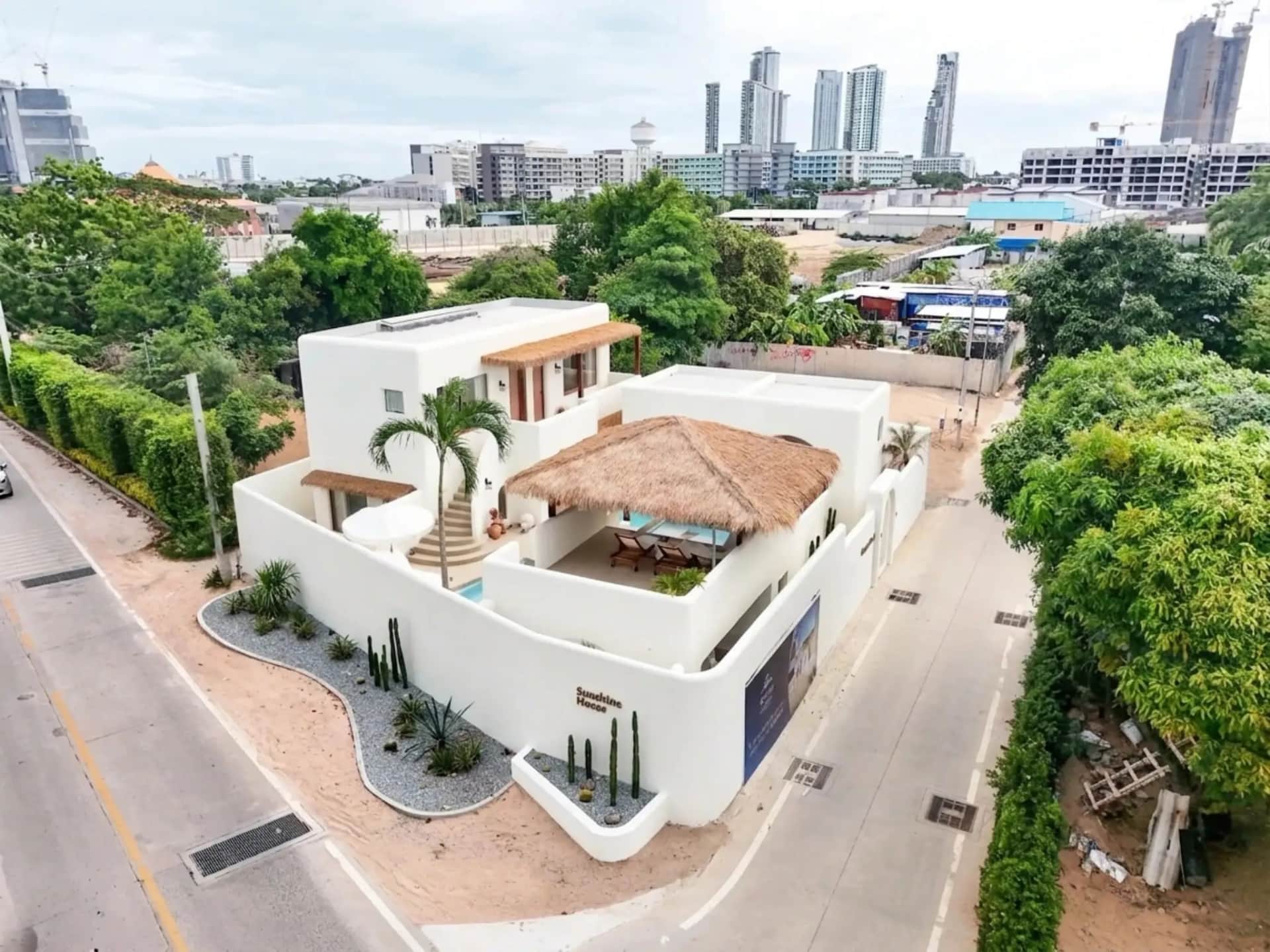 The Sunshine House 4 Beds 5 Baths Pattaya