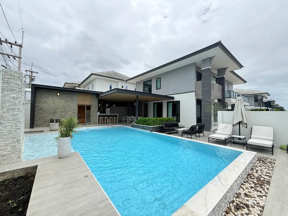 Luxury Corner House 4 Bed 5 Bath Pattaya